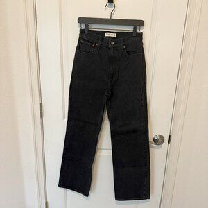 Abercrombie & Fitch High Rise 90s Relaxed Jean Size 2s